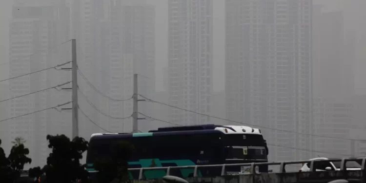 Filipinas emite alerta por gases tóxicos expulsados por el volcán Taal