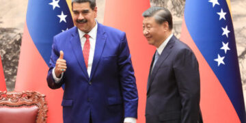 Maduro culmina su visita a China con una nueva alianza estratégica y un teléfono Huawei