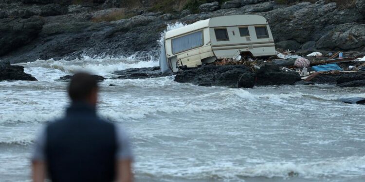Once muertos y cinco desaparecidos por las inundaciones en el sudeste de Europa