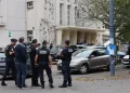 Evacuado por una amenaza de bomba el instituto de Francia donde asesinaron a un profesor el viernes
