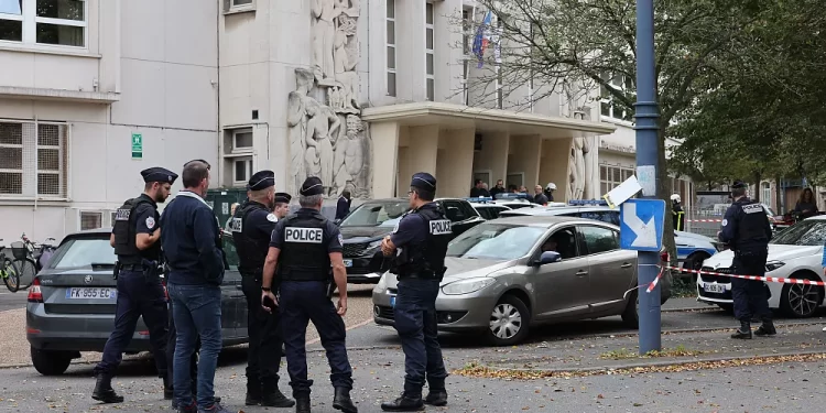 Evacuado por una amenaza de bomba el instituto de Francia donde asesinaron a un profesor el viernes