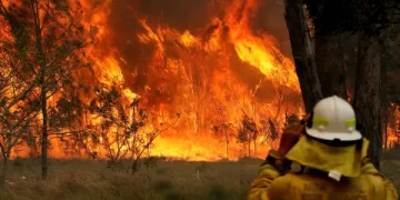 Al menos dos muertos a raíz de los incendios forestales en el noreste de Australia
