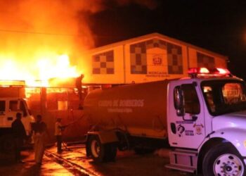 Sofocan incendio que afectó mercado de Dajabón