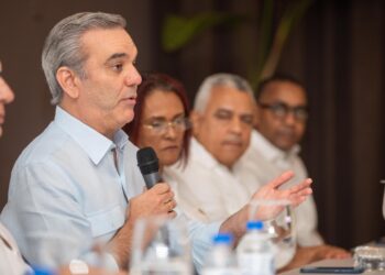 Abinader anuncia varias obras en Samaná, además de 8 inauguró este domingo