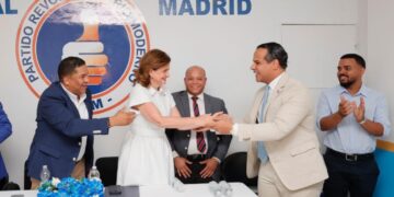 Raquel Peña concluye agenda en España y retorna a SD