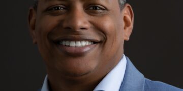 Bolívar Valera se une a la campaña” Cero mosquitos”, el plan preventivo de Dío Astacio para combatir el dengue en SDE