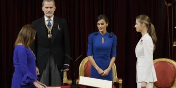 La princesa Leonor jura "cumplir y hacer cumplir la Constitución" en el Congreso
