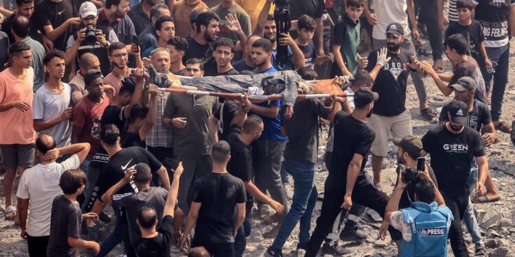 Israel confirmó al menos 700 muertos por el ataque terrorista de Hamas y más de 100 israelíes secuestrados en Gaza