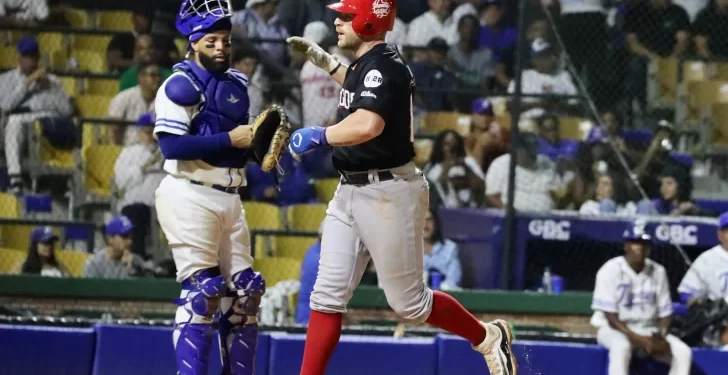 Los Leones del Escogido superaron a los Tigres del Licey en día inaugural
