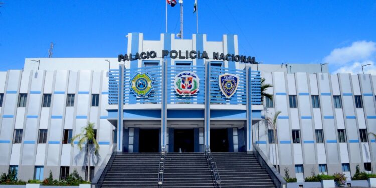 Policía Nacional arresta presunto implicado en robo dentro de academia de béisbol en SPM