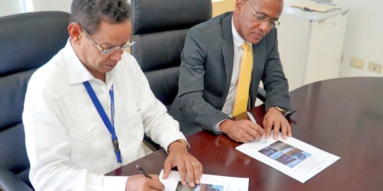 Medio Ambiente y la Utepda firman convenio para el manejo de la cuenca del Río Nizao