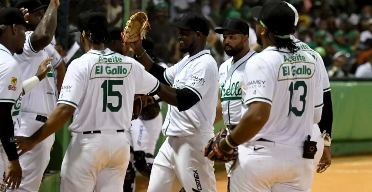 Estrellas comienzan con triunfo en la apertura del torneo de béisbol