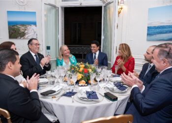 Popular y Embajada en Francia agasajan a la delegación nacional y hoteleros en Top Resa