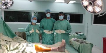 Ney Arias Lora realiza operativo quirúrgico