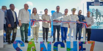 Presidente Luis Abinader inaugura muelle turístico pesquero en Sánchez