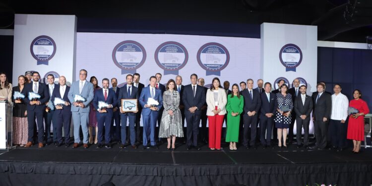 Adoexpo entrega a Mercasid máximo galardón de XXXVII edición premios Excelencia Exportadora