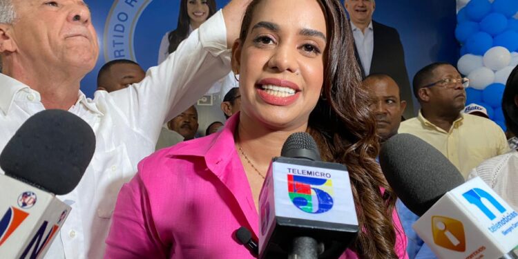 Betty Gerónimo recibe apoyo de miles de perremeístas en SDN