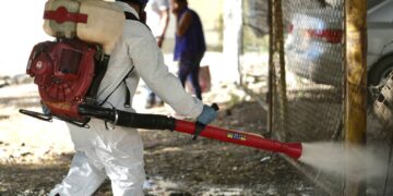 Liga Municipal apoya jornada eliminación mosquitos en Santiago Oeste