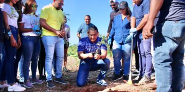 Luis Alberto trabajará por un SDE verde; realiza jornada de reforestación