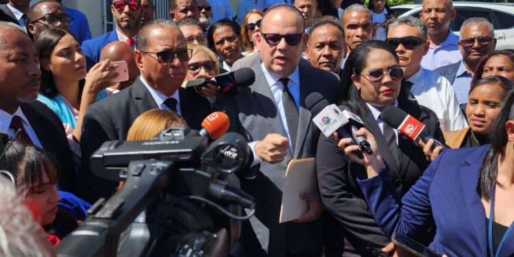 Presentan candidatura presidencial de Trajano Potentini al Colegio de Abogados