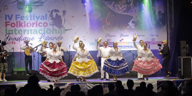 El Festival Folklórico Fradique Lizardo termina con un derroche de música caribeña