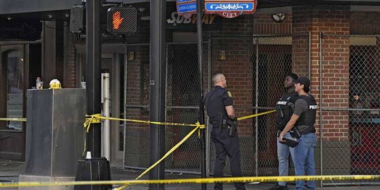 Tiroteo durante fiesta de Halloween en Florida deja dos muertos y 18 heridos