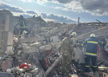 Un niño de diez años muerto y al menos 23 heridos dejó bombardeo ruso contra  ciudad ucraniana
