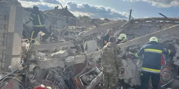 Un niño de diez años muerto y al menos 23 heridos dejó bombardeo ruso contra  ciudad ucraniana