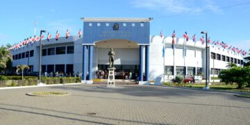 Migración cancela diez agentes y despacha a su dotación militar al encargado de la institución en Higüey