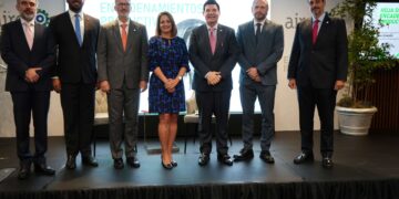 AIRD y MICM promueven encadenamientos productivos entre manufactura local y regímenes especiales