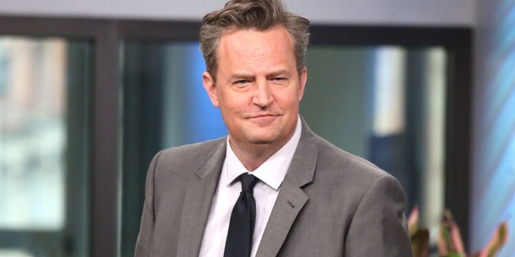 Fallece Matthew Perry protagonista de la serie "Friends"