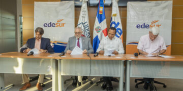 Edesur instala nuevas luminarias en el Estadio Quisqueya