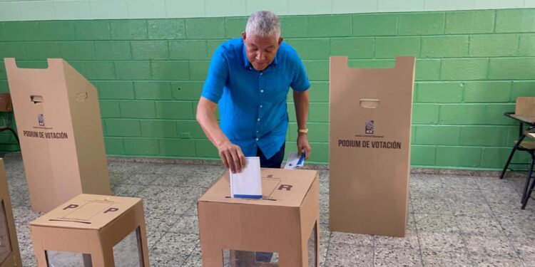 Radhamés González llama a dirigentes del PRM no quedarse en sus casas y votar en primarias