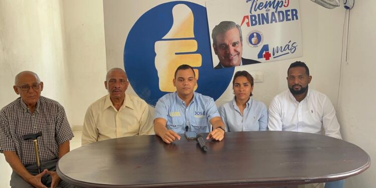 José Radhamés González gana candidatura a regidor por SDO