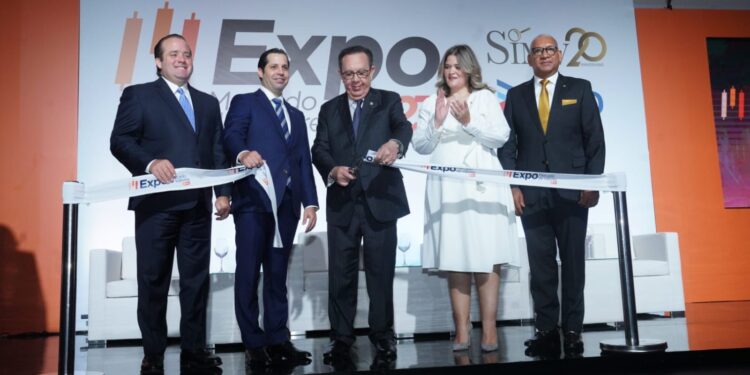 Valdez Albizu destaca el fortalecimiento del mercado de valores y su importancia para el crecimiento económico sostenido