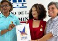 Entregan medalla a presidenta de Fundacot
