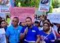 Docentes en SDO exigen reposición de director y defienden calidad educativa
