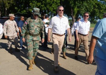 Presidente Abinader visita sorpresivamente la frontera esta mañana