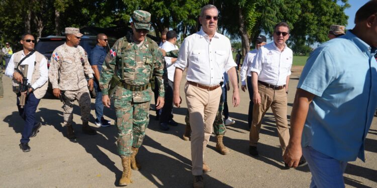 Presidente Abinader visita sorpresivamente la frontera esta mañana