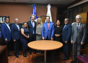 MESCYT y Universidad de Santander suscriben convenio para dotar de 50 mil becas a docentes dominicanos