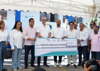 BCEI dona US$500 mil a Fedomu para apoyar víctimas de tormenta Franklin en Nagua