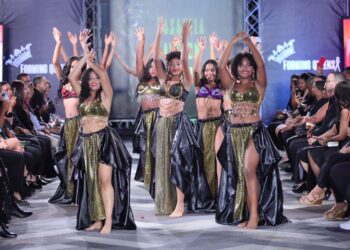 Pasarela de Forming Queens y Fashion Colors 2023 a casa llena