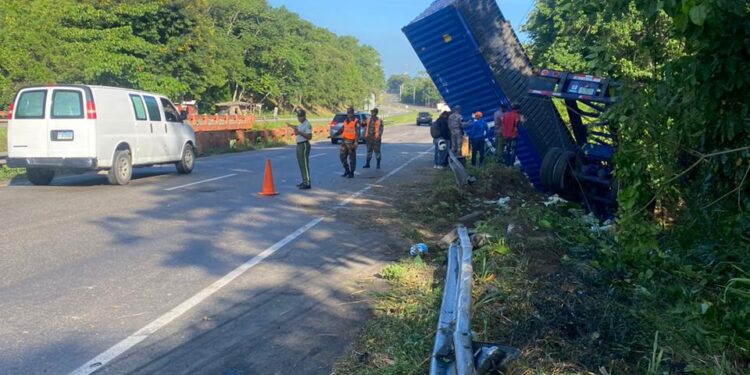 9-1-1 coordinó la asistencia de rescate de personas en Autopista Duarte