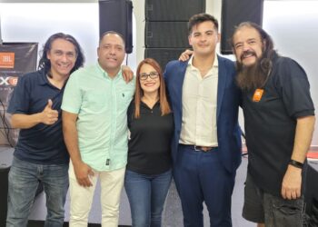 VCER Import y Harman capacitan a técnicos de sonido en RD