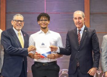 MESCyT e ITSC otorgan más de 200 becas a técnicos superiores