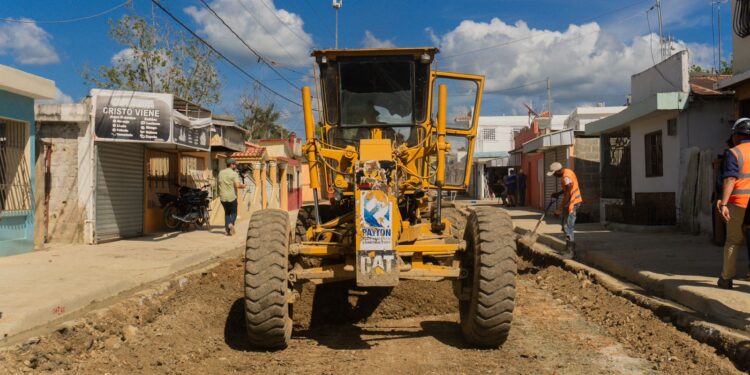 Ministro Deligne Ascención supervisa obras ejecutadas en Sabana Grande de Boyá
