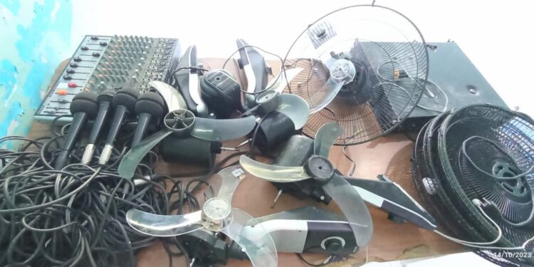 Policía apresa en Barahona a tres reconocidos antisociales por robo en iglesia