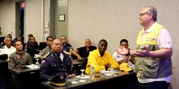 Bomberos de España capacitan a dominicanos en protocolos para combatir incendios forestales