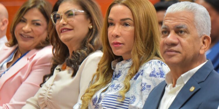 Senado concluye jornada prevención cáncer de mama con charla “Menopausia y Osteoporosis”