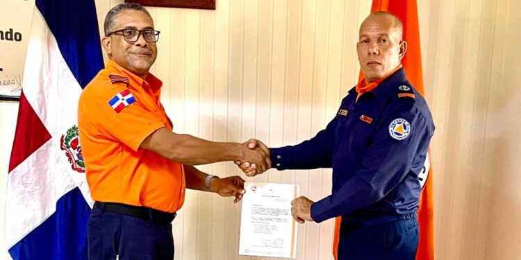 Defensa Civil nombra nuevo encargado de planes y proyectos en provincia SD